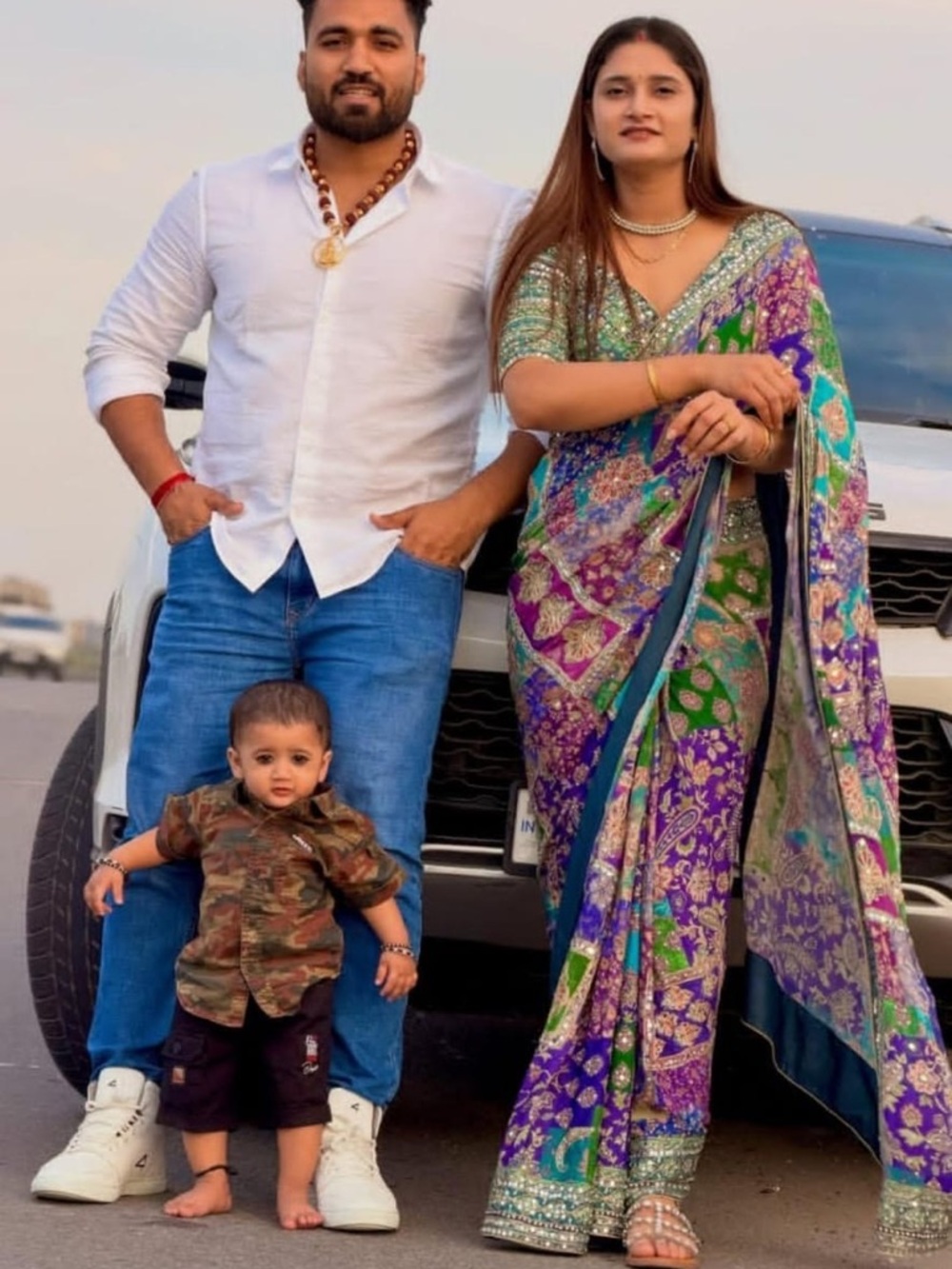 Saree - Picture 2 of 3